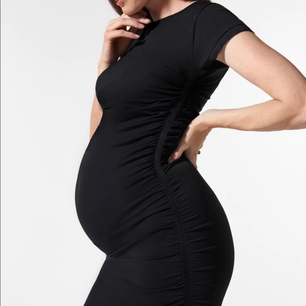 BLANQI® EVERYDAY™ MATERNITY CAP SLEEVE CREW NECK DRESS